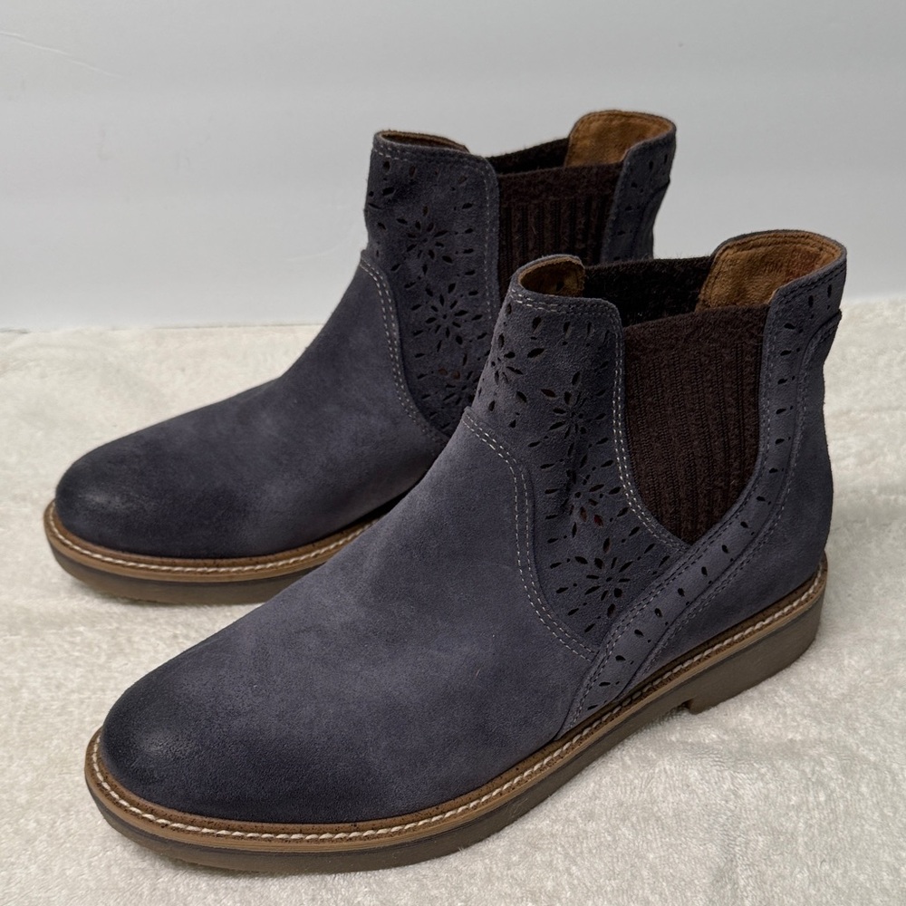 Comfortiva Raya Washed Indigo Leather Chelsea Booties Size 10M